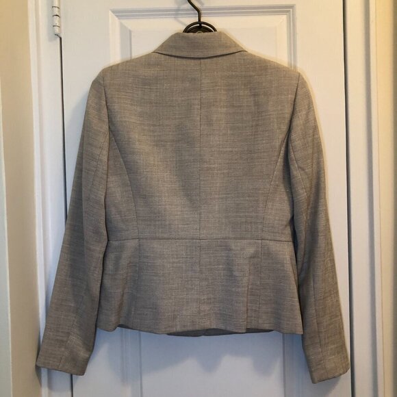 Anne Klein Classic Tan Peplum Back Blazer Size 6 EUC - Picture 2 of 9